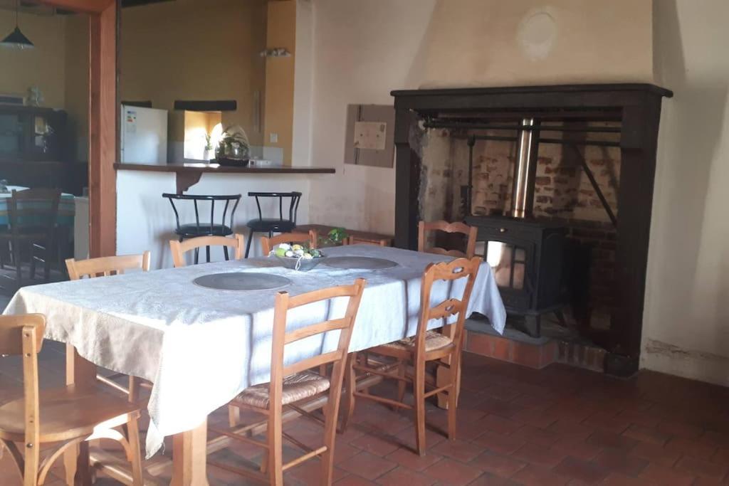 Gite A La Ferme, Avec Animaux, Fromages Et Nature Neuville-les-Decize Buitenkant foto